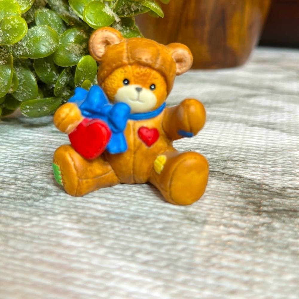 Enesco Lucy&Me 1984 Teddy Bear Patches with a Heart‎ & Blue Bow Lucy Rigg
